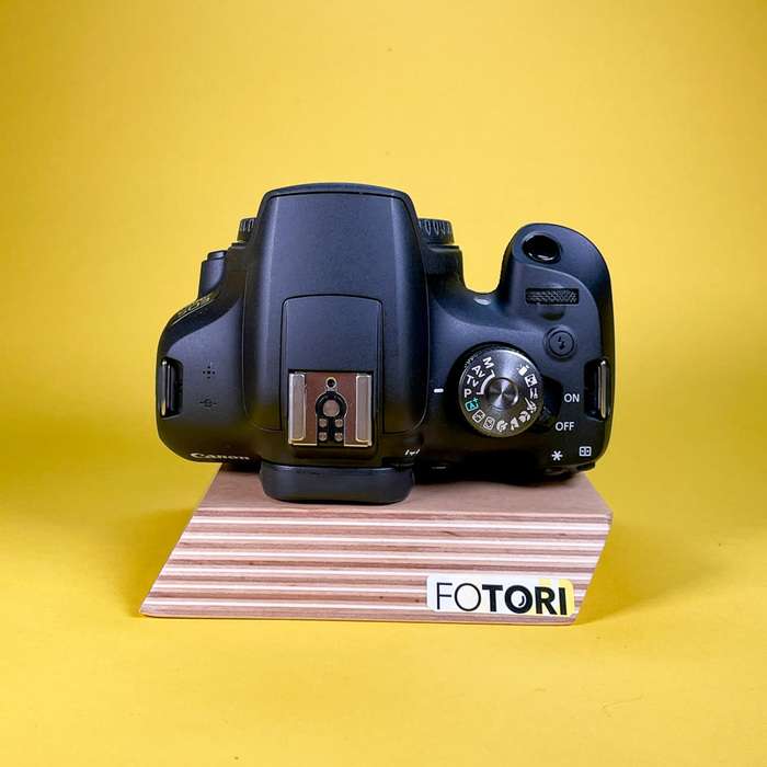 Canon EOS 2000D + EF-S 18-55 III KIT | 563076079821