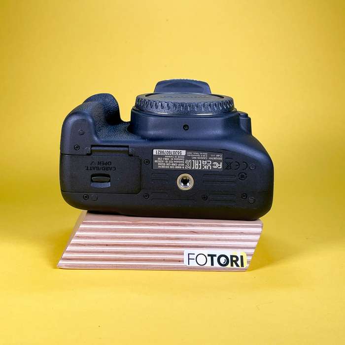 Canon EOS 2000D + EF-S 18-55 III KIT | 563076079821