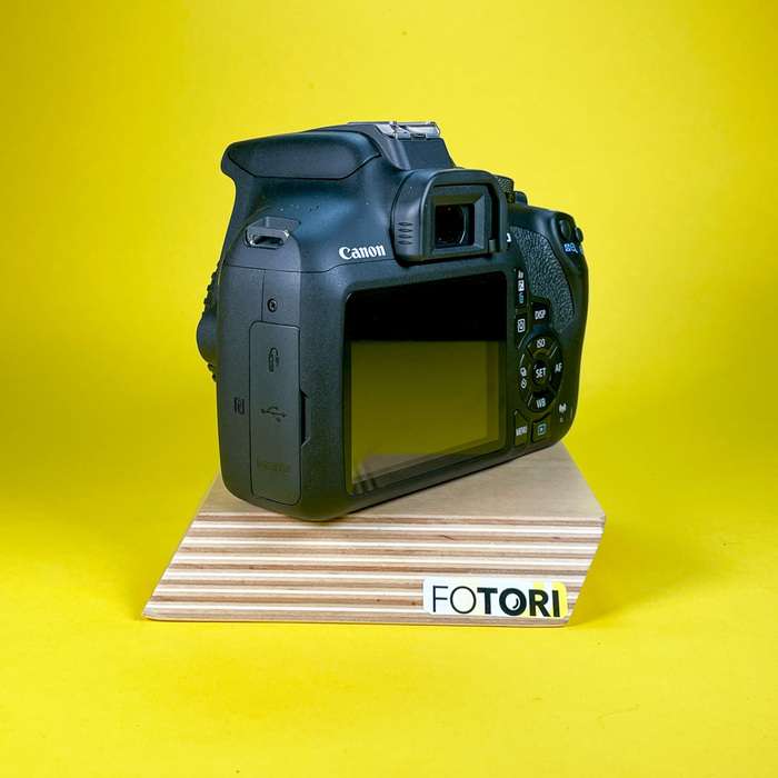 Canon EOS 2000D + EF-S 18-55 III KIT | 563076079821