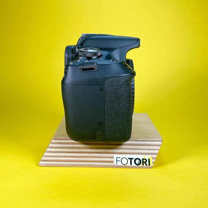 Canon EOS 2000D + EF-S 18-55 III KIT | 563076079821