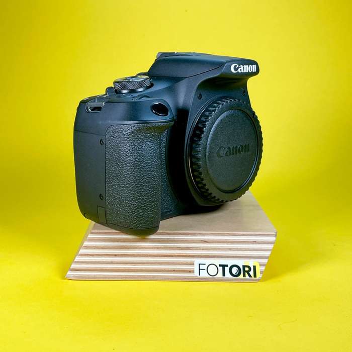 Canon EOS 2000D + EF-S 18-55 III KIT | 563076079821