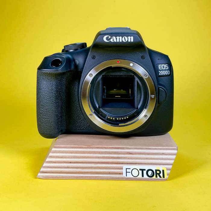 Canon EOS 2000D + EF-S 18-55 III KIT | 563076079821