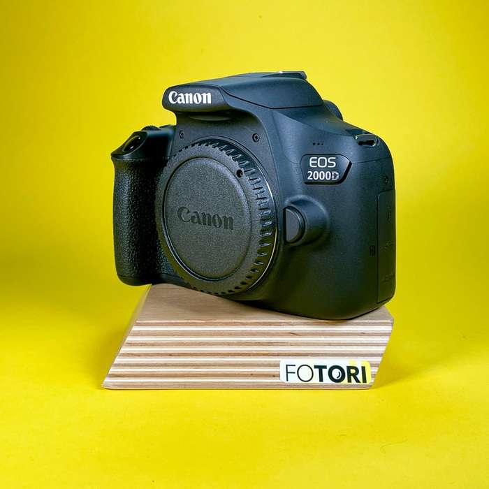 Canon EOS 2000D + EF-S 18-55 III KIT | 563076079821