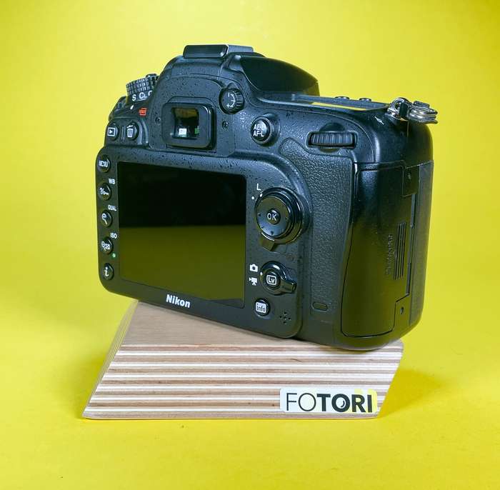 Nikon D7100 | 2x baterie | + battery grip | 4604908