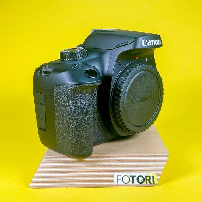 Canon EOS 4000D + EF-S 18-55mm 3.5-5.6 III | 233070013808