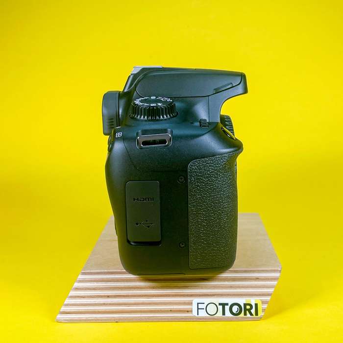 Canon EOS 4000D + EF-S 18-55mm 3.5-5.6 III | 233070013808