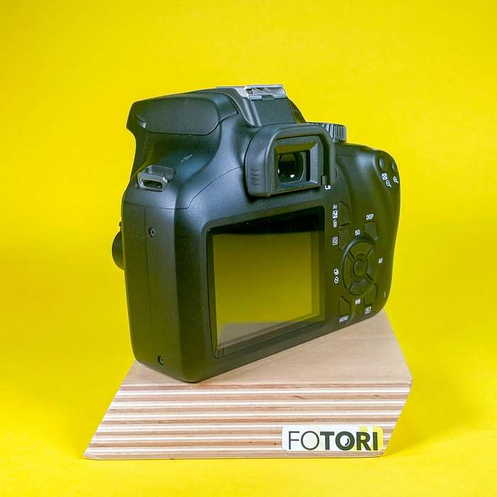 Canon EOS 4000D + EF-S 18-55mm 3.5-5.6 III | 233070013808