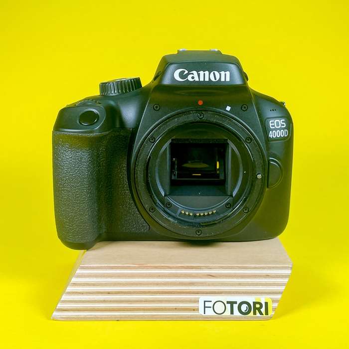 Canon EOS 4000D + EF-S 18-55mm 3.5-5.6 III | 233070013808