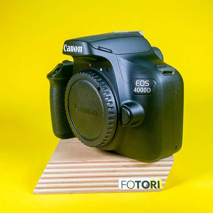 Canon EOS 4000D + EF-S 18-55mm 3.5-5.6 III | 233070013808