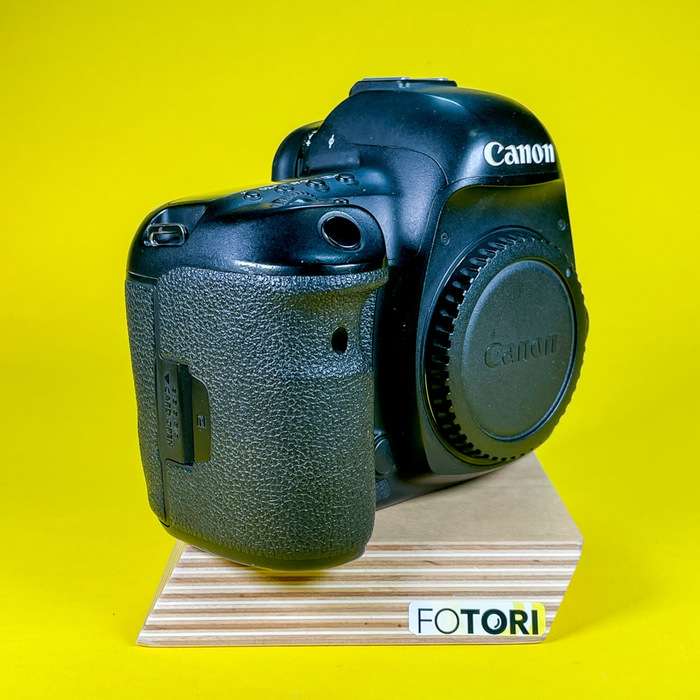 Canon EOS 5D Mark IV | 023021007838