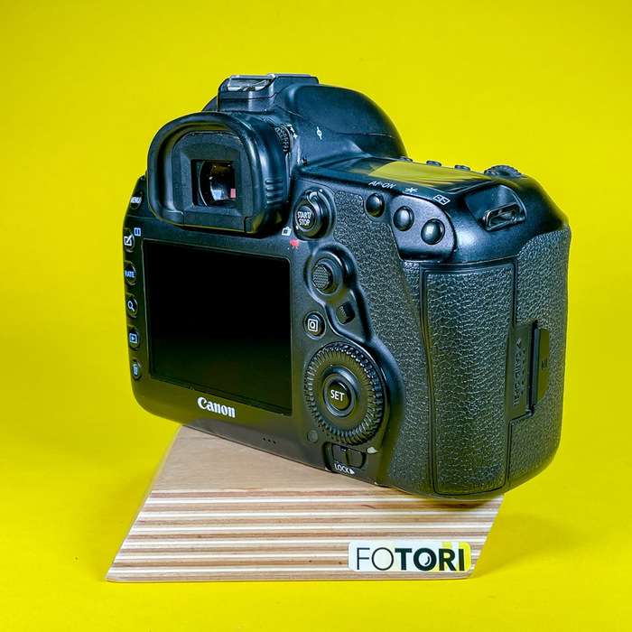 Canon EOS 5D Mark IV | 023021007838
