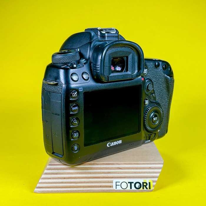 Canon EOS 5D Mark IV | 023021007838