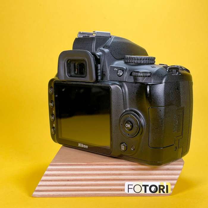 Nikon D3000 | 6870756