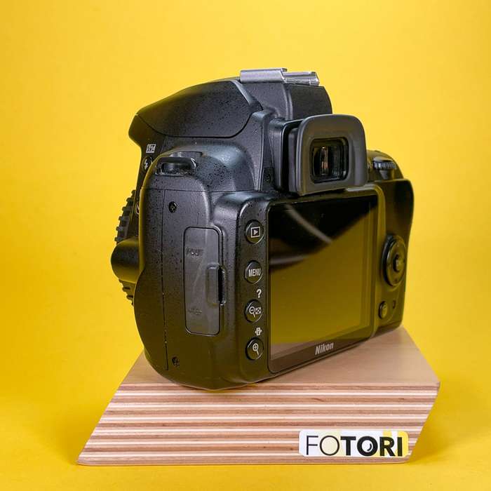 Nikon D3000 | 6870756