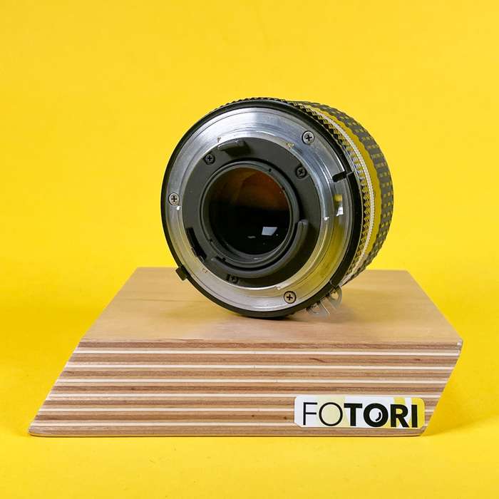 Nikon 35mm f/2 AI-S | 216418