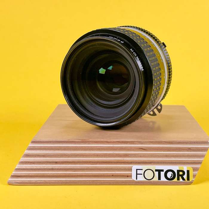 Nikon 35mm f/2 AI-S | 216418