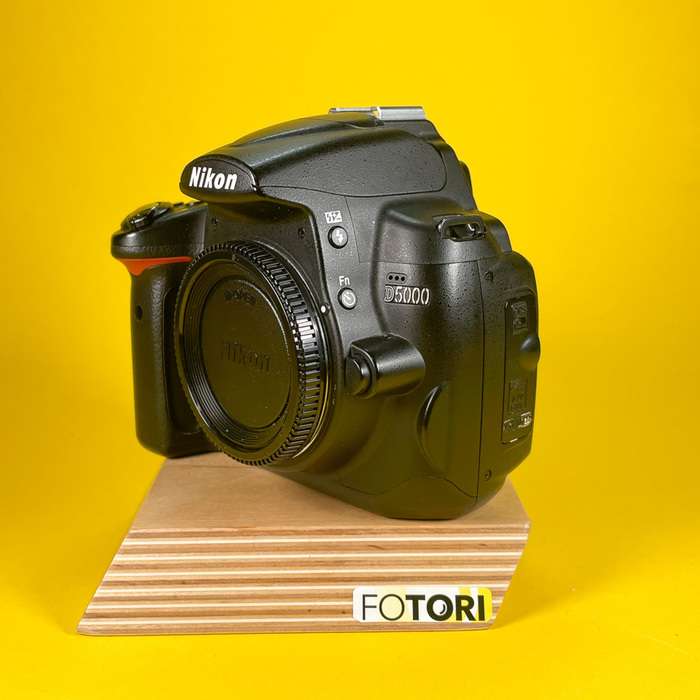 Nikon D5000 + 18-55mm f/3,5 - 5,6 G VR | 6233101