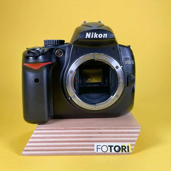 Nikon D5000 + 18-55mm f/3,5 - 5,6 G VR | 6233101