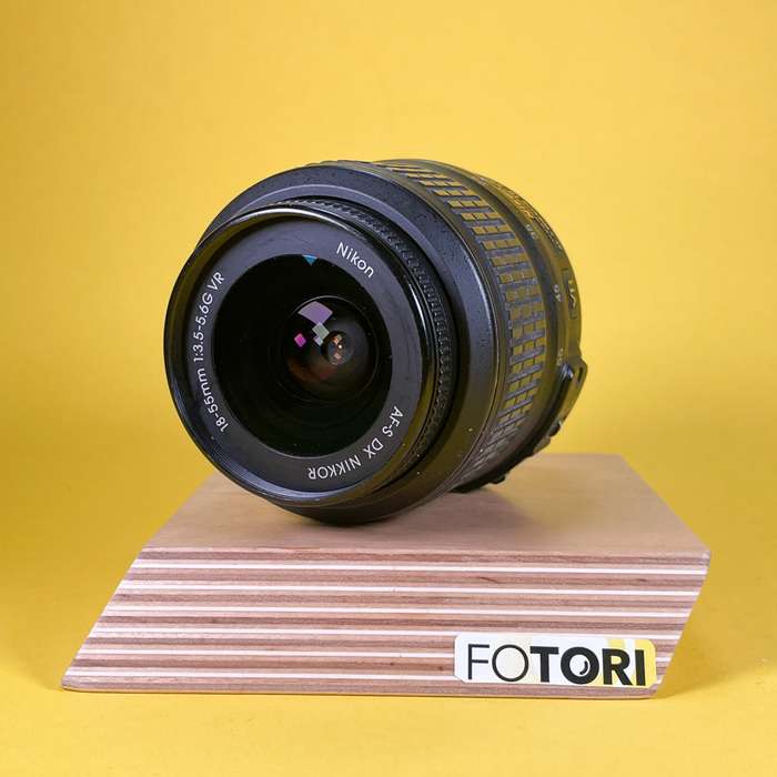 Nikon D5000 + 18-55mm f/3,5 - 5,6 G VR | 6233101