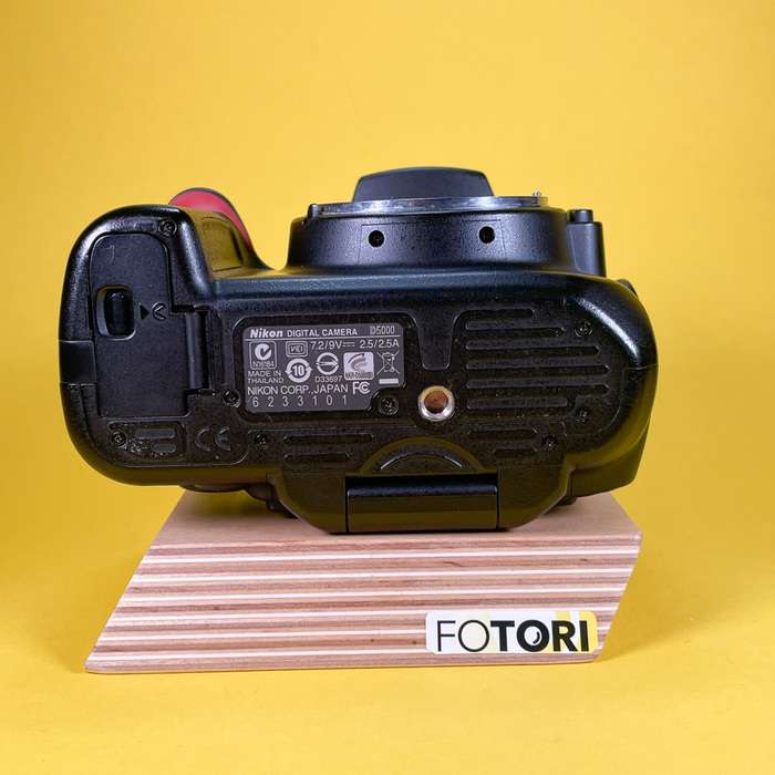 Nikon D5000 + 18-55mm f/3,5 - 5,6 G VR | 6233101