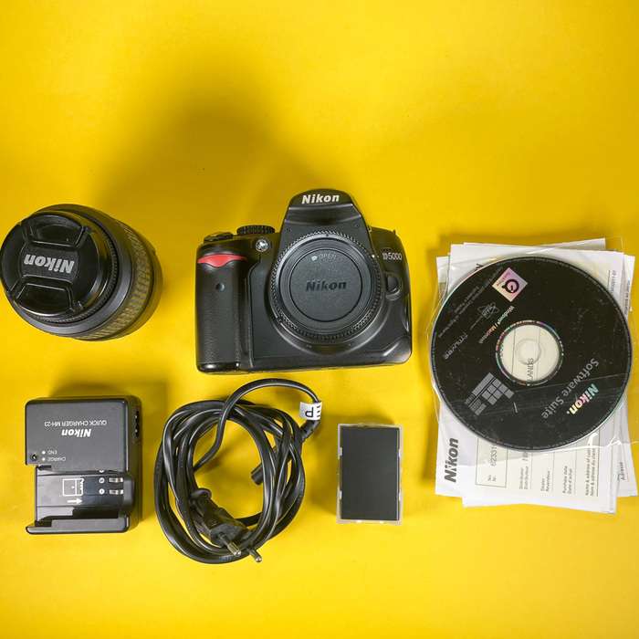Nikon D5000 + 18-55mm f/3,5 - 5,6 G VR | 6233101
