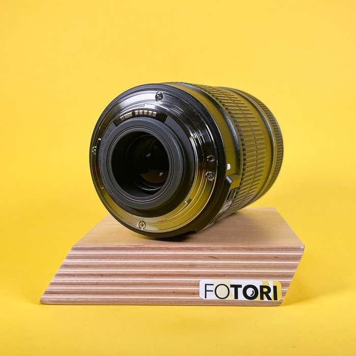 Canon EF-S 18-135 mm f/3,5-5,6 IS | 0272506743