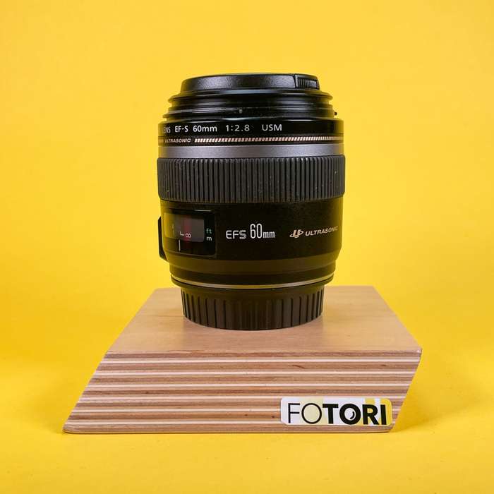 Canon EF-S 60 mm f/2,8 Macro USM | 32852244