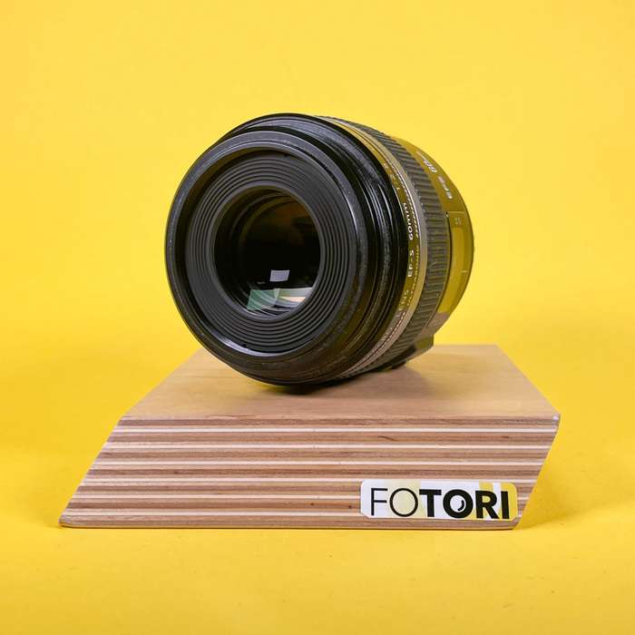 Canon EF-S 60 mm f/2,8 Macro USM | 32852244
