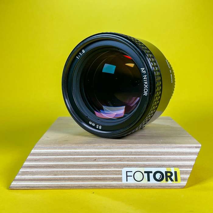 Nikon 85/1.8 AF | 200167