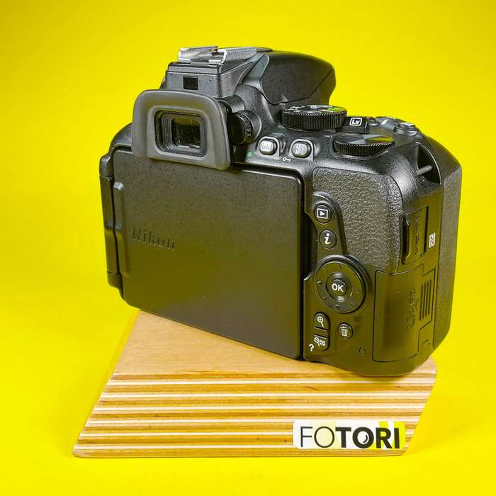 Nikon D5600 - 2x baterie SD 16 + 32 GB  | 6095655