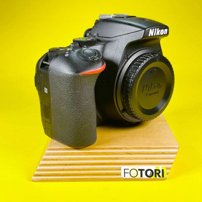 Nikon D5600 - 2x baterie SD 16 + 32 GB  | 6095655