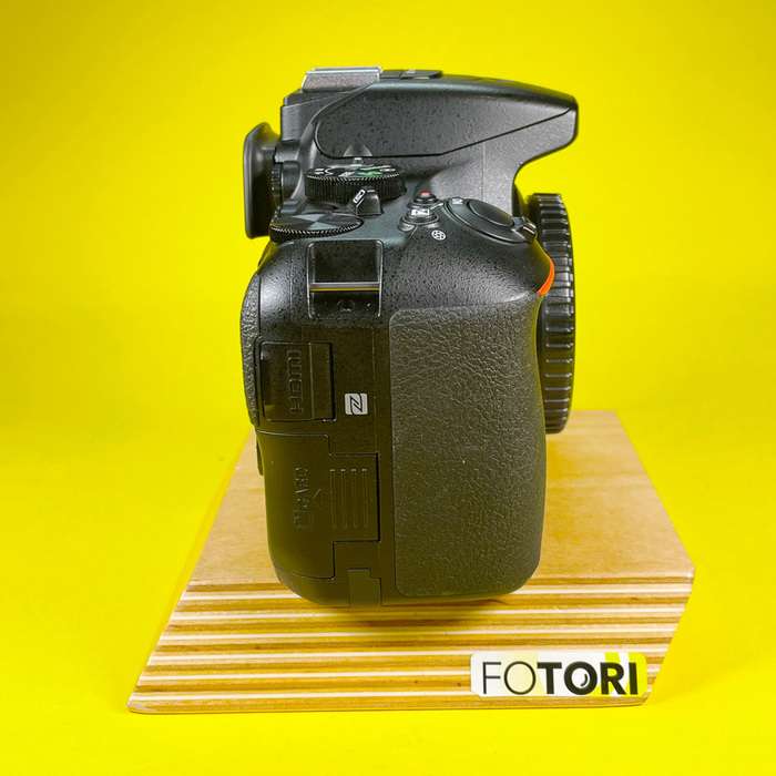 Nikon D5600 - 2x baterie SD 16 + 32 GB  | 6095655