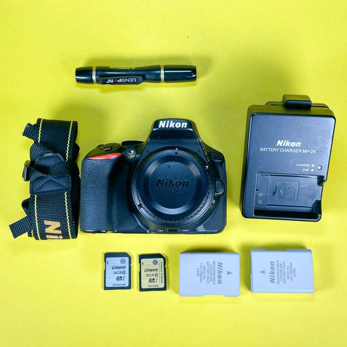 Nikon D5600 - 2x baterie SD 16 + 32 GB  | 6095655