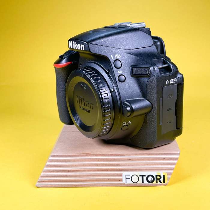 Nikon D5600 - 2x baterie SD 16 + 32 GB  | 6095655