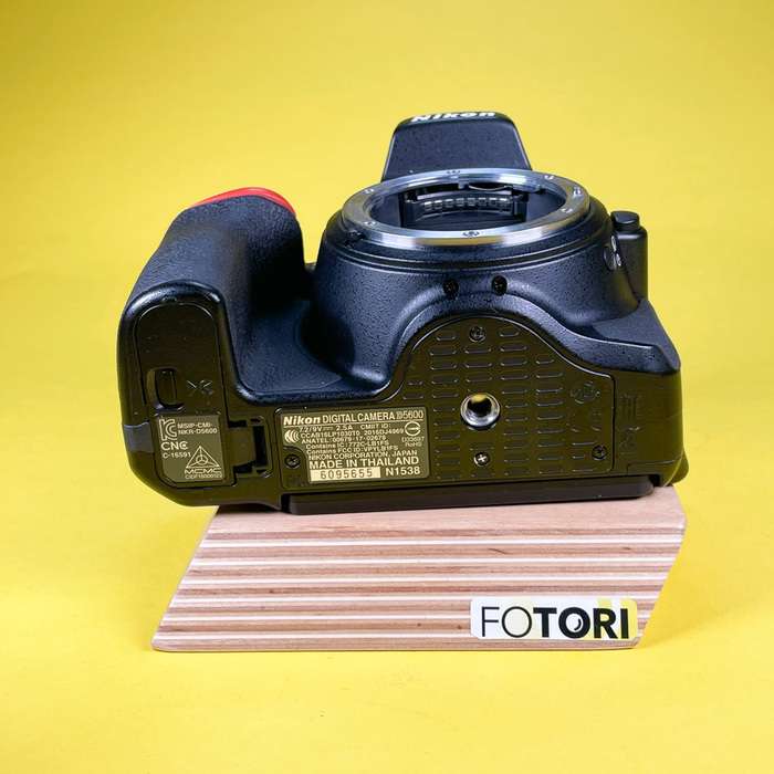 Nikon D5600 - 2x baterie SD 16 + 32 GB  | 6095655