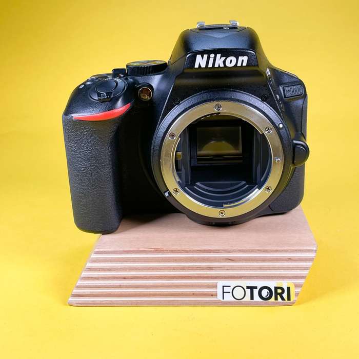 Nikon D5600 - 2x baterie SD 16 + 32 GB  | 6095655