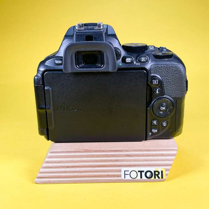 Nikon D5600 - 2x baterie SD 16 + 32 GB  | 6095655