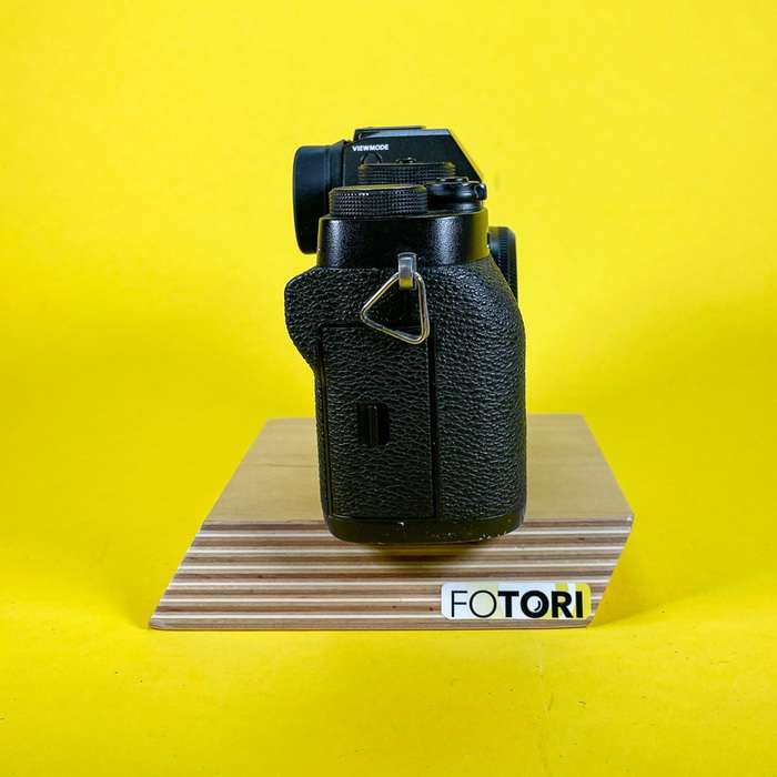 Fujifilm X-T2 + 3 baterie  + L plate s gripem | 71M71361