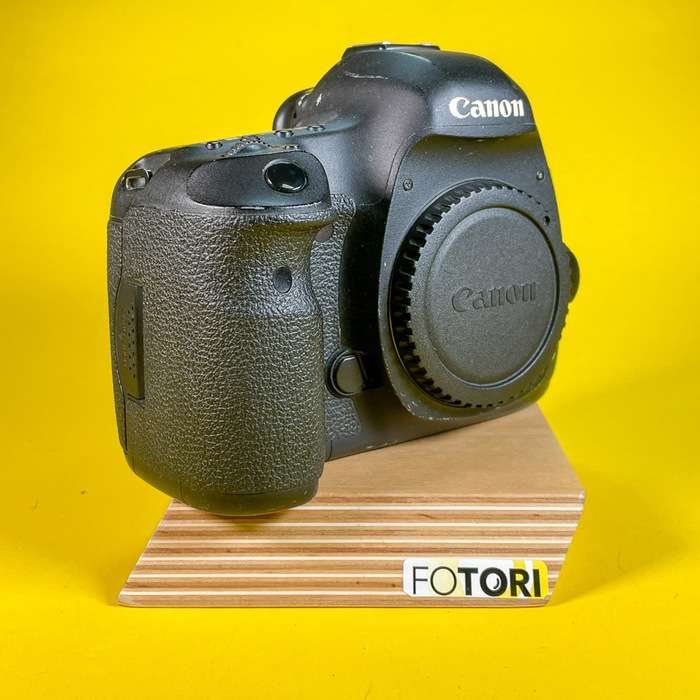 Canon 5D Mark III  + CF 64gb| 043023002895