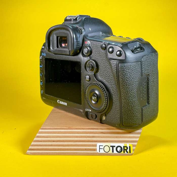 Canon 5D Mark III  + CF 64gb| 043023002895