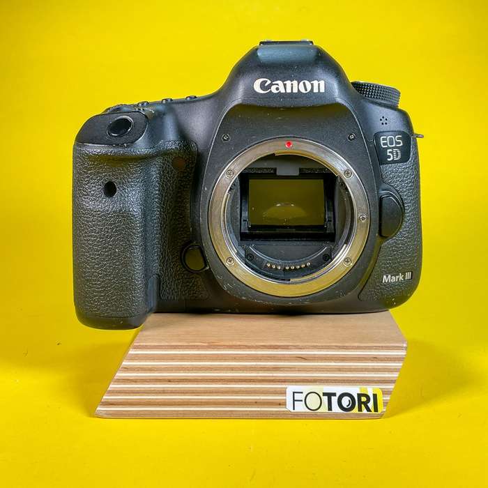 Canon 5D Mark III  + CF 64gb| 043023002895