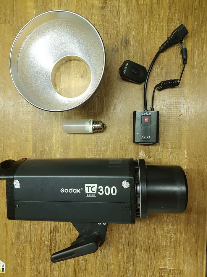 Godox TC 300 + odpalovač + stativ + reflektor