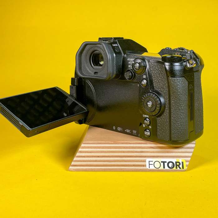 Panasonic Lumix DC-G9 + battery grip DMW-BGG9 | WE8JC002859