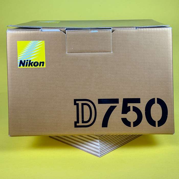Nikon D750 + náhradní baterie  | 6201778