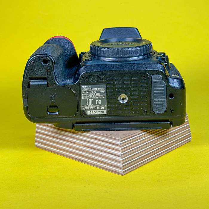 Nikon D750 + náhradní baterie  | 6201778