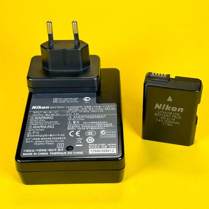 Nikon nabíječka MH-24 + baterie EN-EL 14