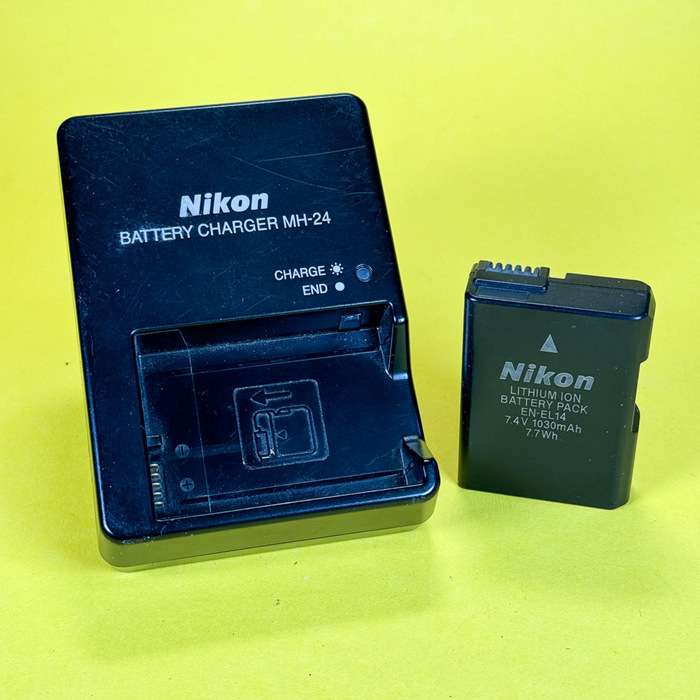 Nikon nabíječka MH-24 + baterie EN-EL 14