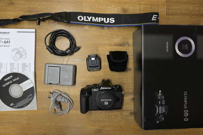 Olympus OM-D E-M1 + Grip + 2x náhradní baterie + duální USB nabíječka