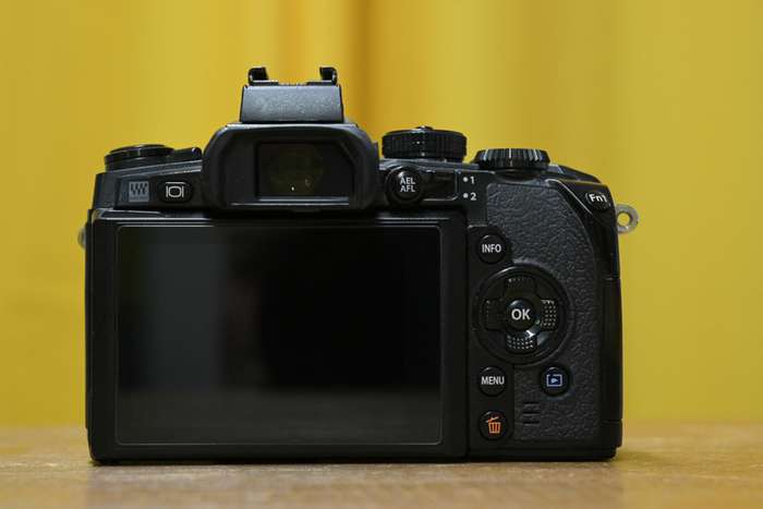 Olympus OM-D E-M1 + Grip + 2x náhradní baterie + duální USB nabíječka