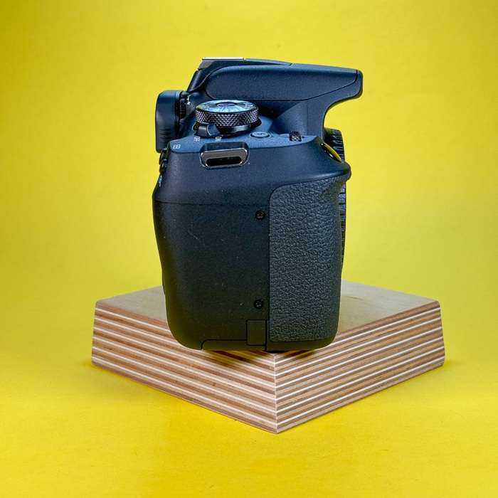 Canon EOS 2000D + 18-55mm | 563076018296